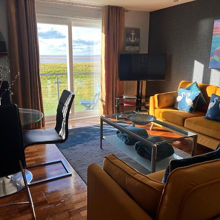 Cockledora, A Luxury Ground Floor Beachfront Apartment Llanelli Eksteriør bilde