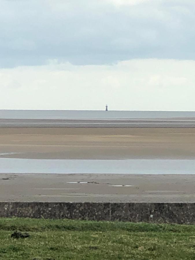 Cockledora, A Luxury Ground Floor Beachfront Apartment Llanelli Eksteriør bilde