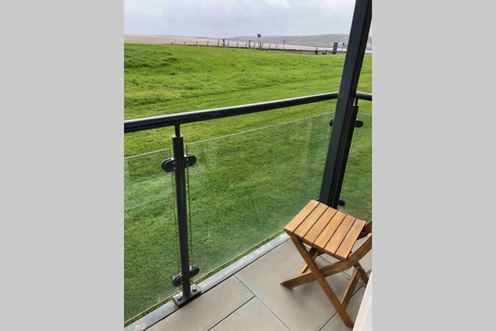 Cockledora, A Luxury Ground Floor Beachfront Apartment Llanelli Eksteriør bilde