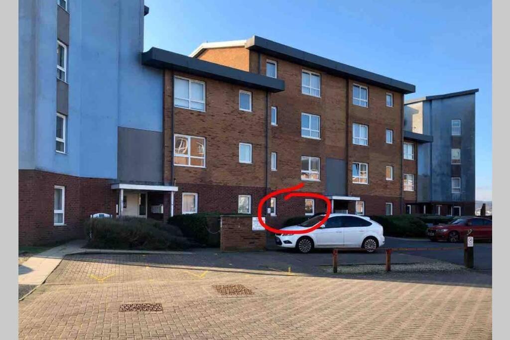 Cockledora, A Luxury Ground Floor Beachfront Apartment Llanelli Eksteriør bilde
