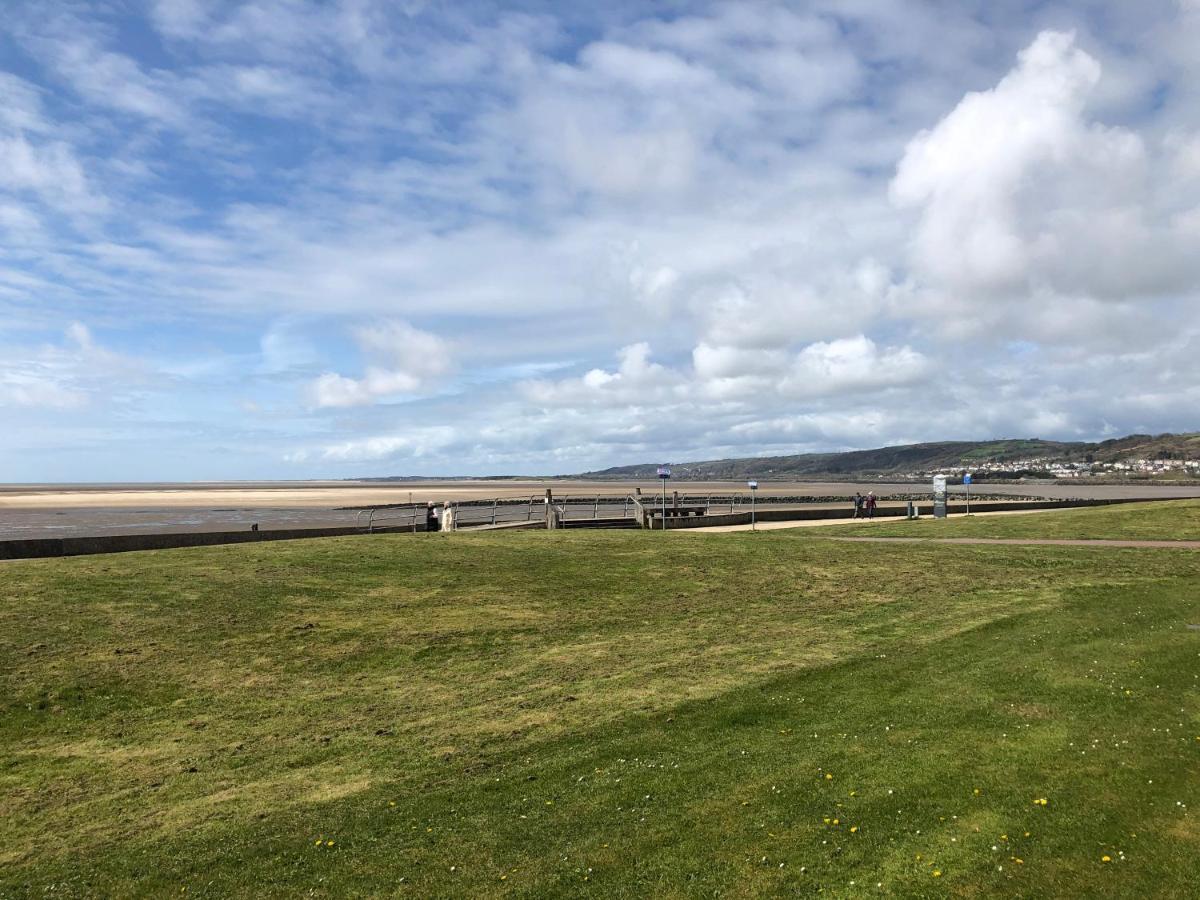 Cockledora, A Luxury Ground Floor Beachfront Apartment Llanelli Eksteriør bilde