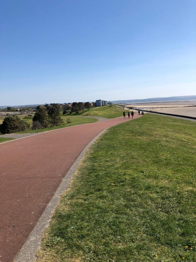 Cockledora, A Luxury Ground Floor Beachfront Apartment Llanelli Eksteriør bilde