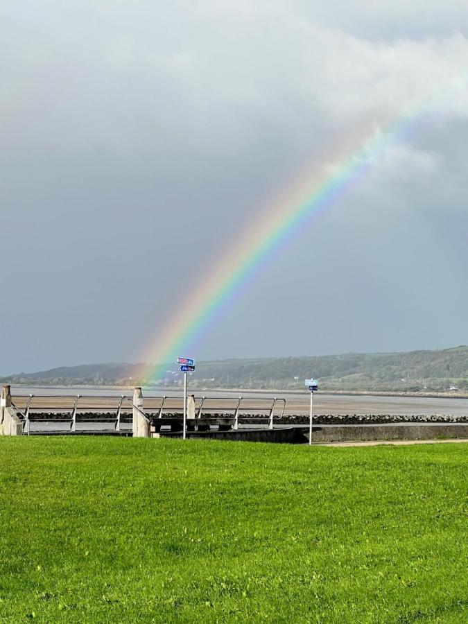 Cockledora, A Luxury Ground Floor Beachfront Apartment Llanelli Eksteriør bilde