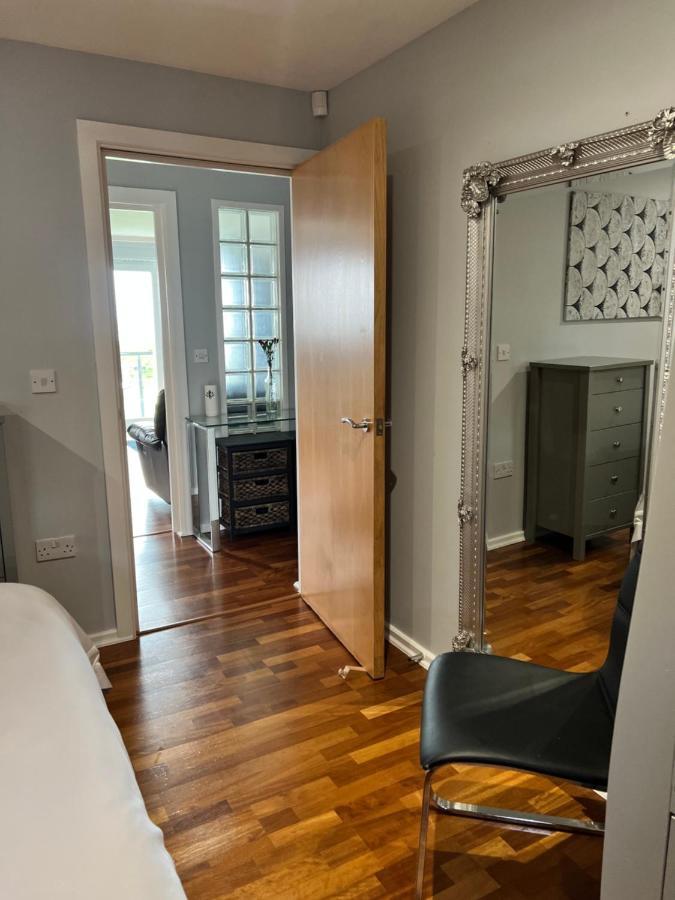 Cockledora, A Luxury Ground Floor Beachfront Apartment Llanelli Eksteriør bilde