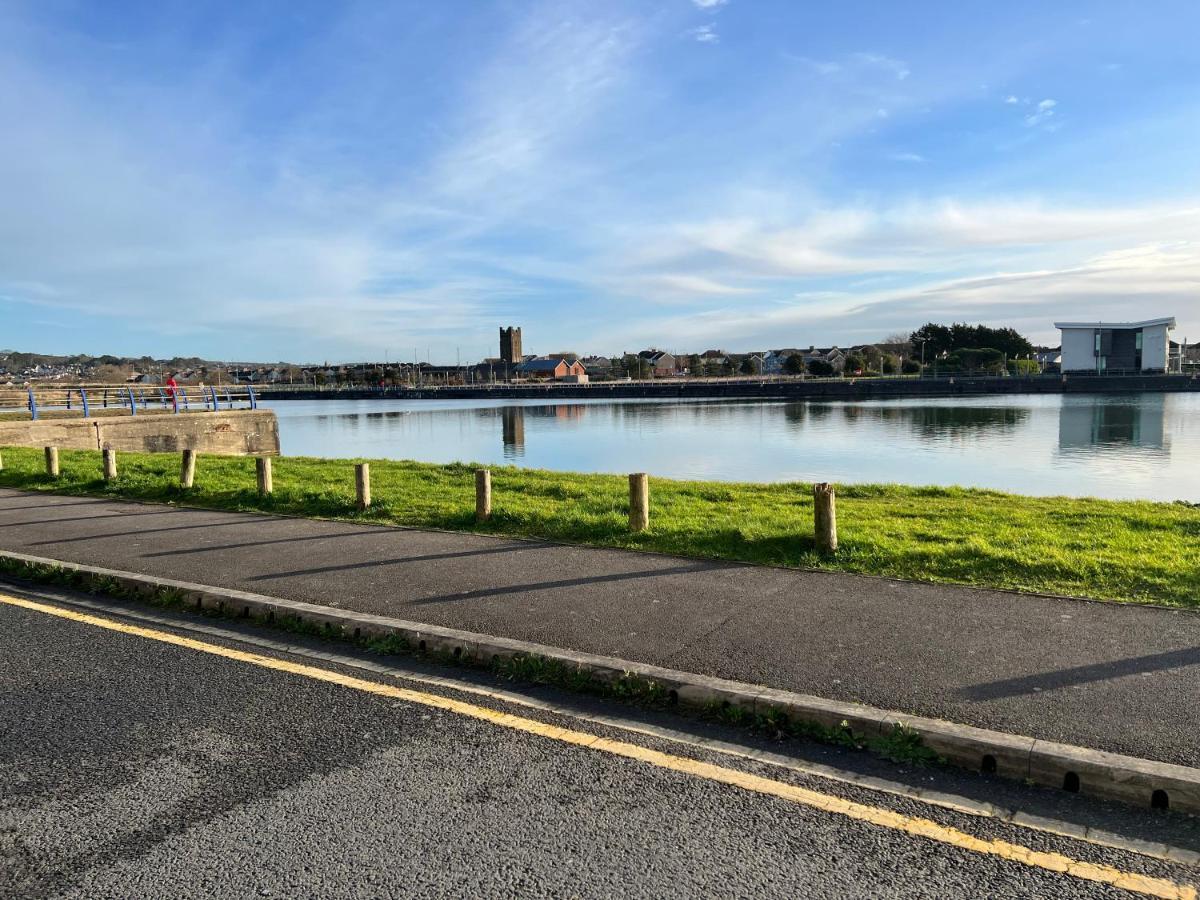 Cockledora, A Luxury Ground Floor Beachfront Apartment Llanelli Eksteriør bilde