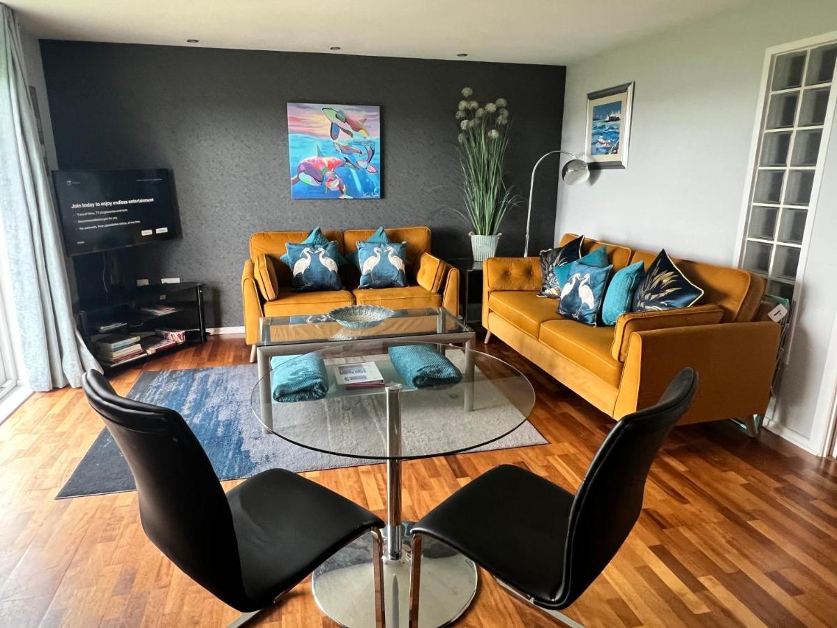 Cockledora, A Luxury Ground Floor Beachfront Apartment Llanelli Eksteriør bilde