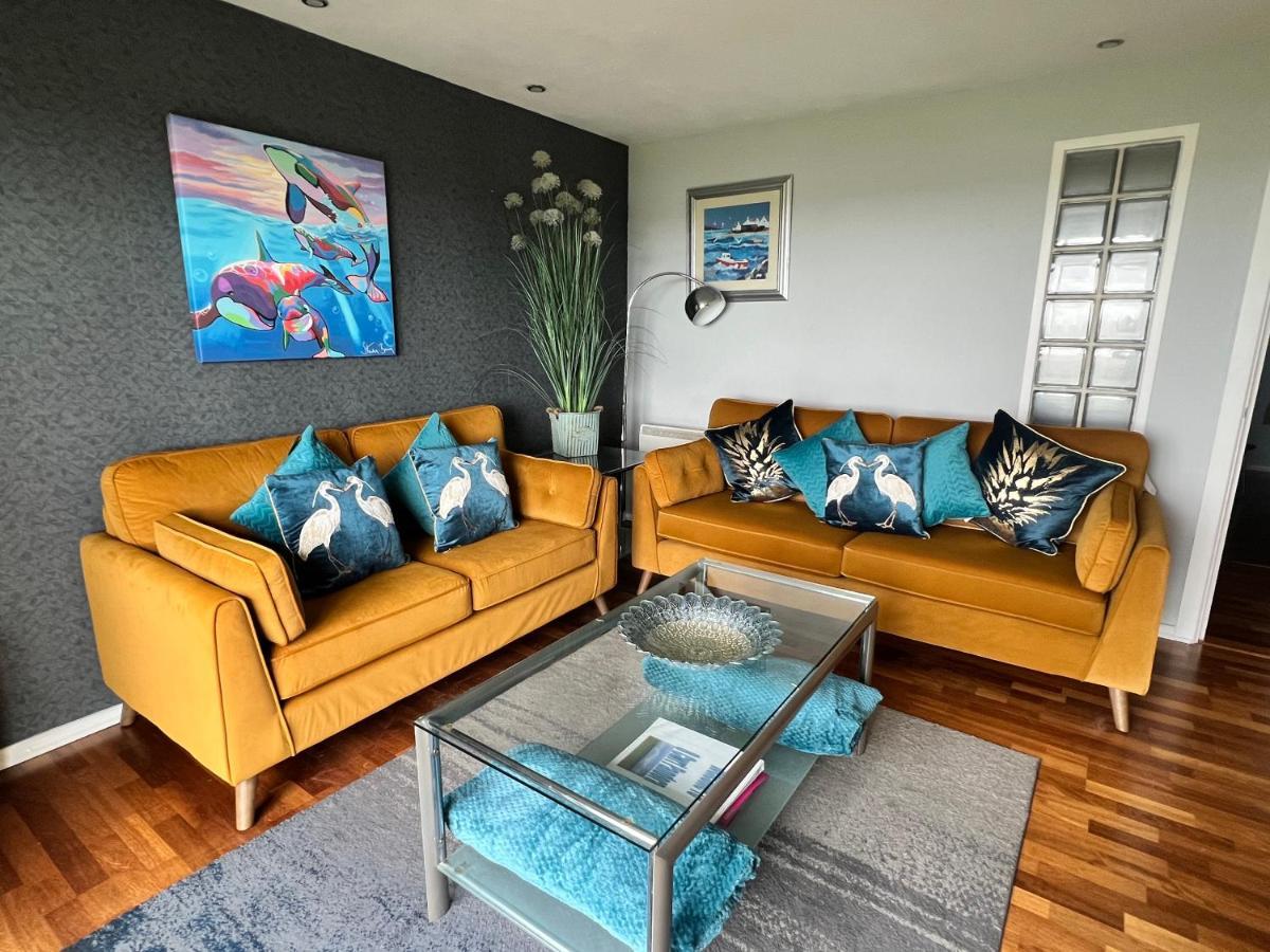 Cockledora, A Luxury Ground Floor Beachfront Apartment Llanelli Eksteriør bilde